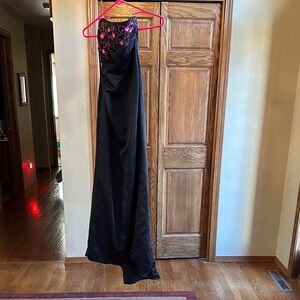 Elegant Black Strapless Dress with Pink Floral Embroidery